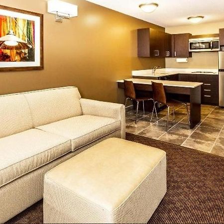 Microtel Inn & Suites By Wyndham Whitecourt Exterior foto