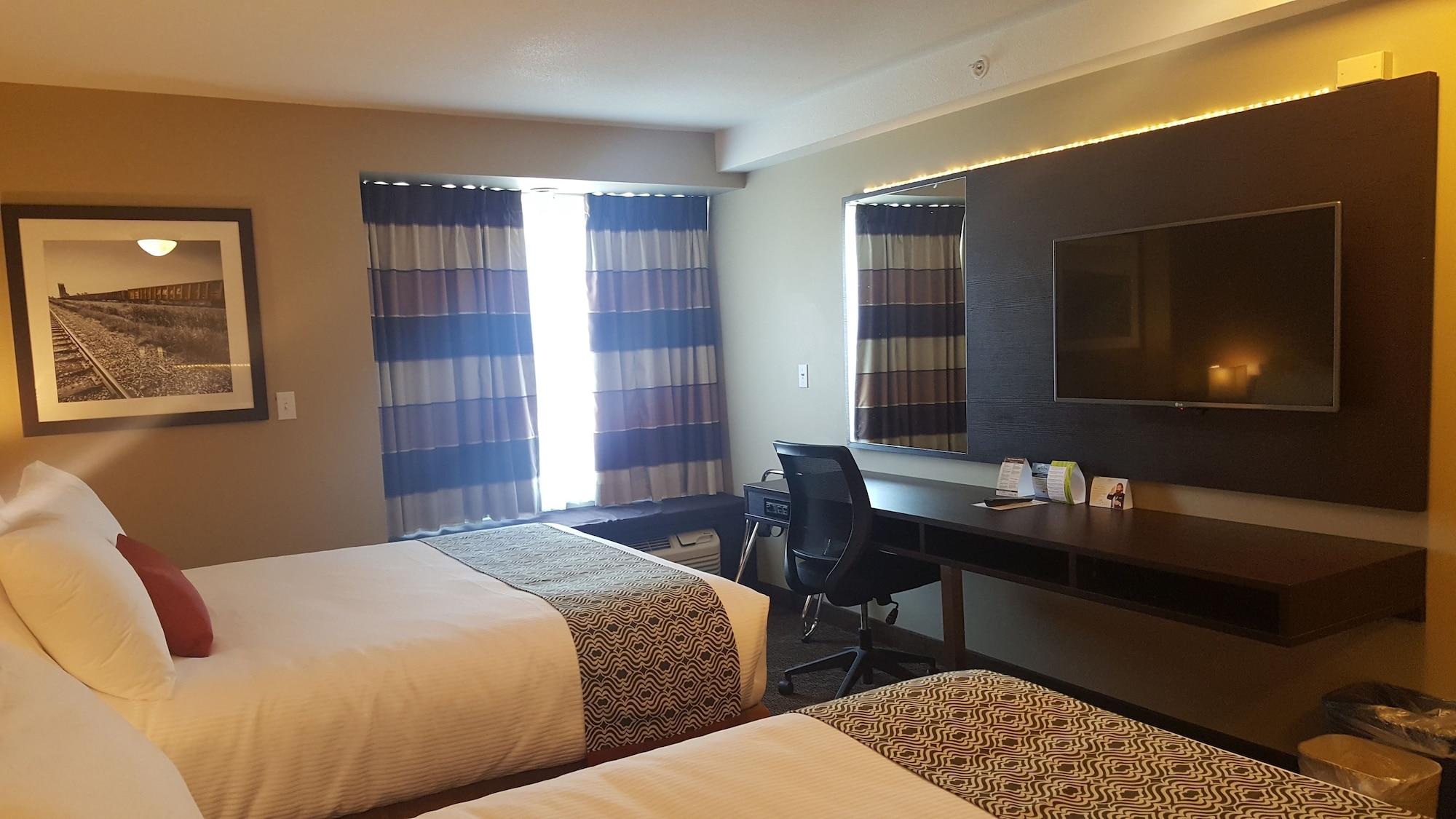 Microtel Inn & Suites By Wyndham Whitecourt Exterior foto