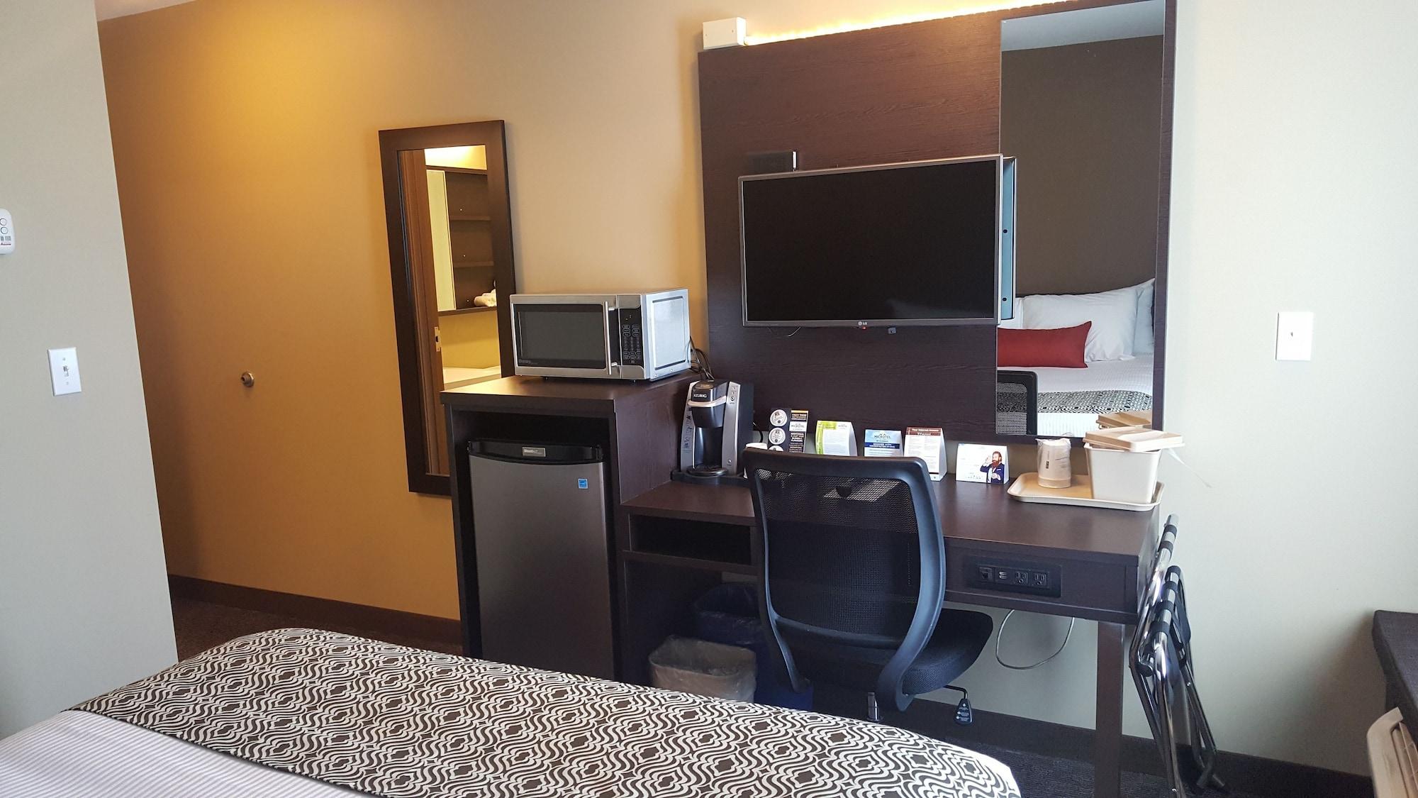 Microtel Inn & Suites By Wyndham Whitecourt Exterior foto