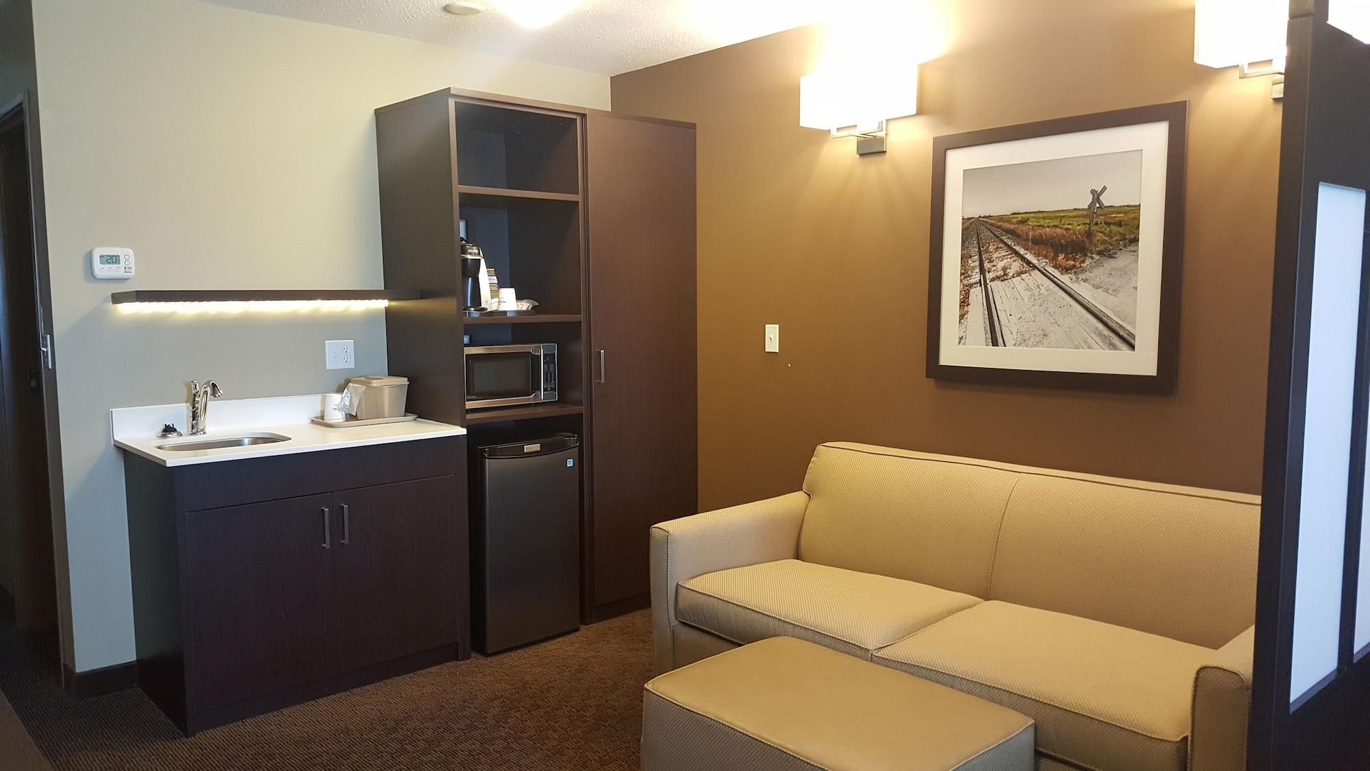 Microtel Inn & Suites By Wyndham Whitecourt Exterior foto