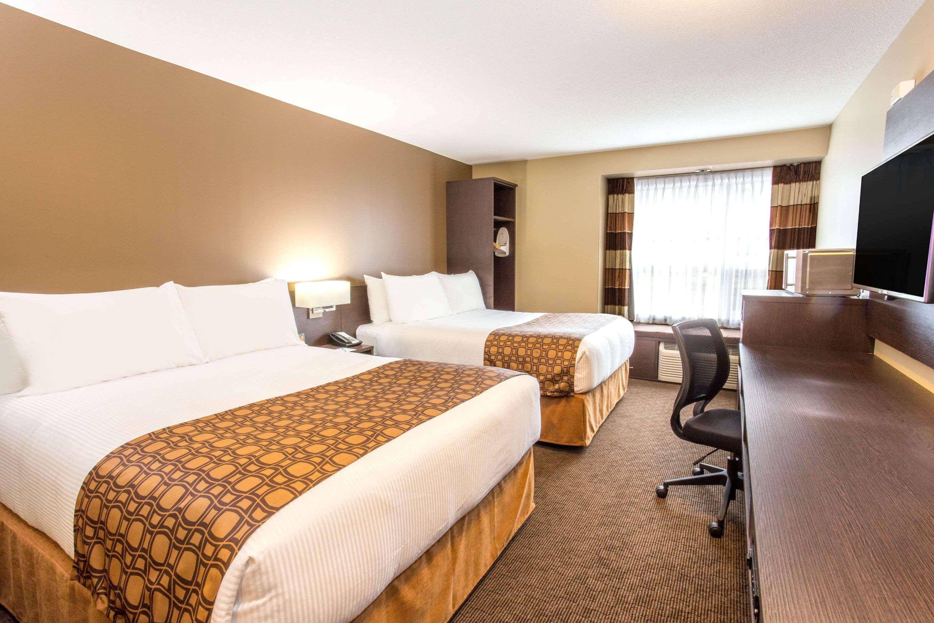 Microtel Inn & Suites By Wyndham Whitecourt Exterior foto