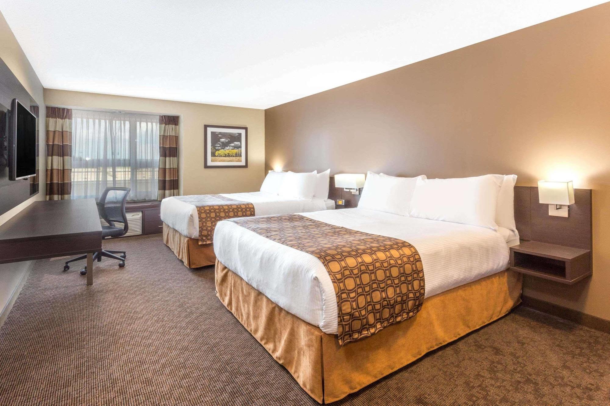 Microtel Inn & Suites By Wyndham Whitecourt Exterior foto