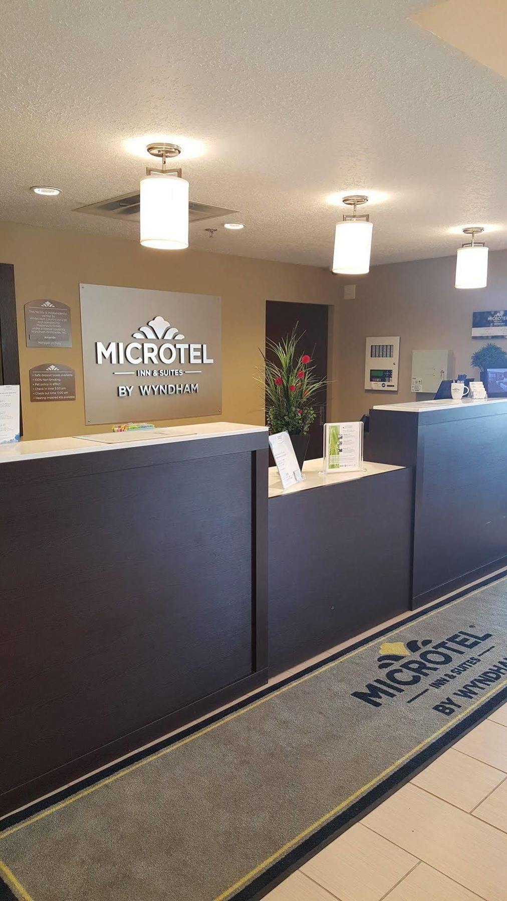 Microtel Inn & Suites By Wyndham Whitecourt Exterior foto